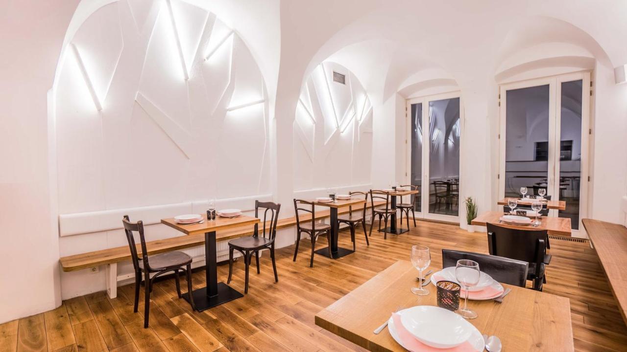 Penzion A Restaurace 14 Hostinné Esterno foto