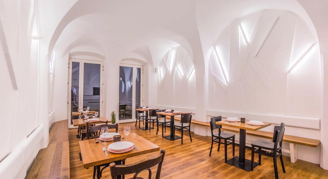 Penzion A Restaurace 14 Hostinné Esterno foto